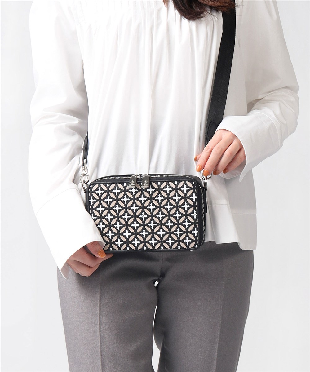 ドレステリア エアデール レザーミニショルダーバッグ