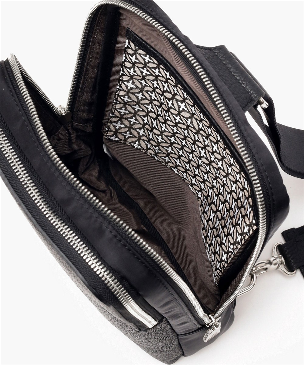 ドレステリア チャールズ ワンショルダーバッグ