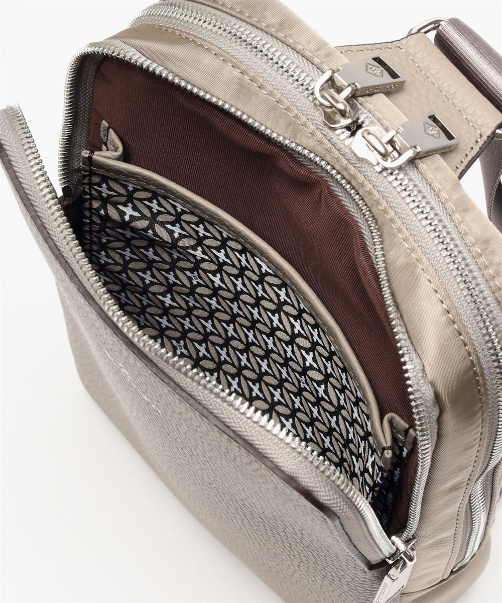 ドレステリア チャールズ ワンショルダーバッグ