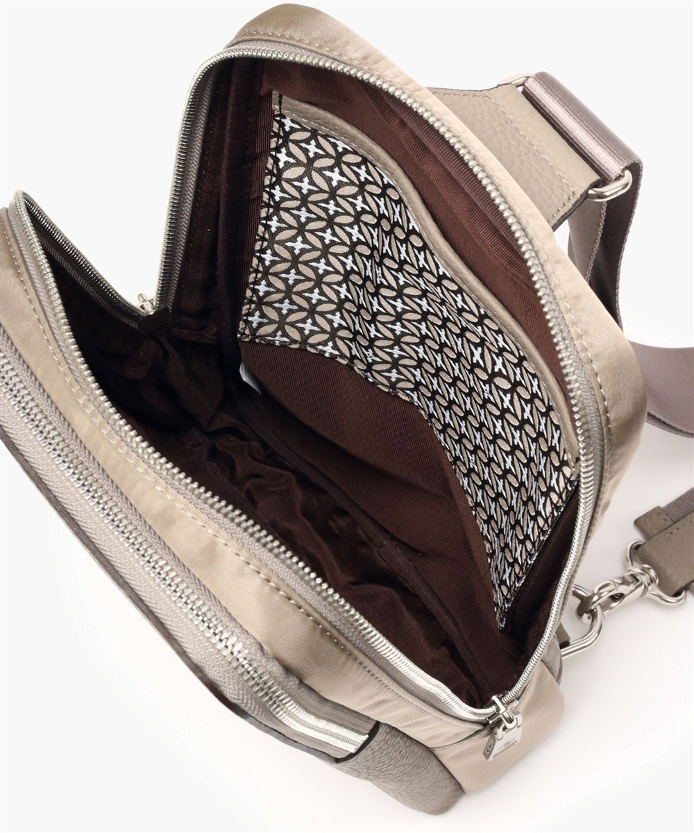 ドレステリア チャールズ ワンショルダーバッグ