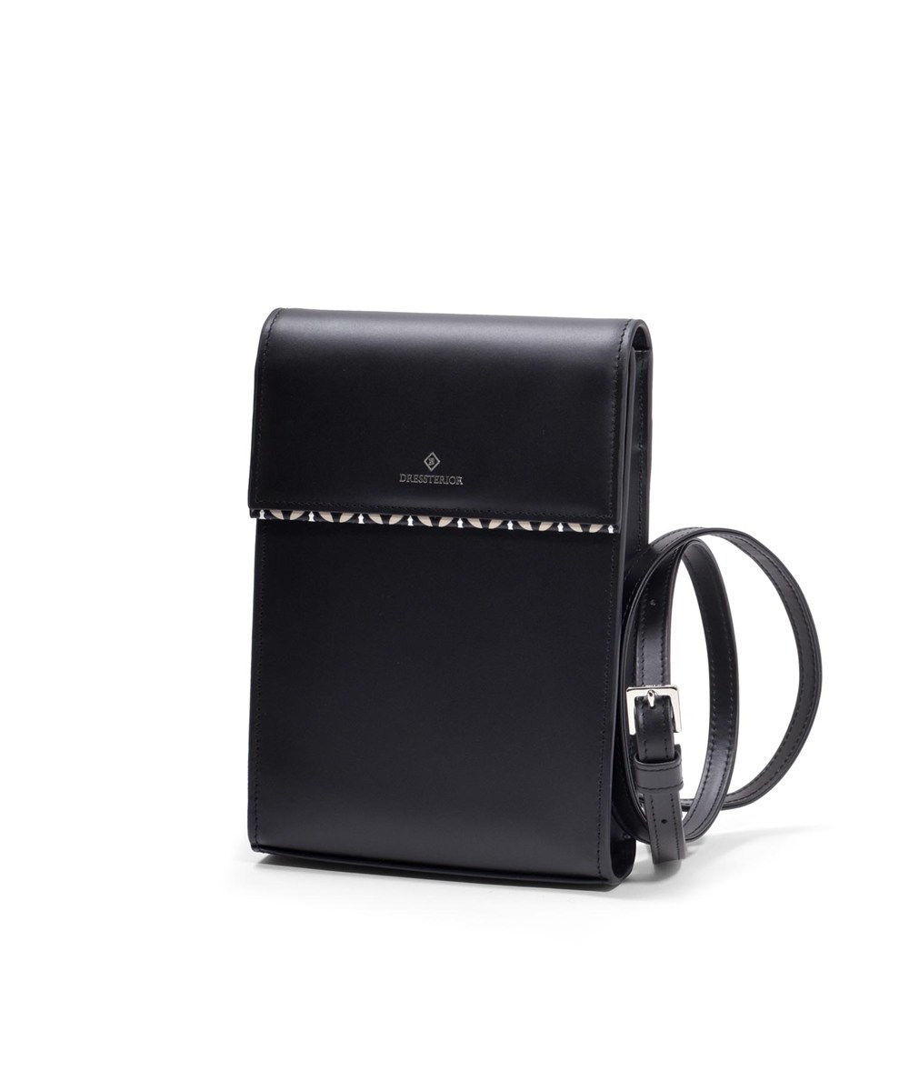 ドレステリア チェスキー レザースマホショルダー