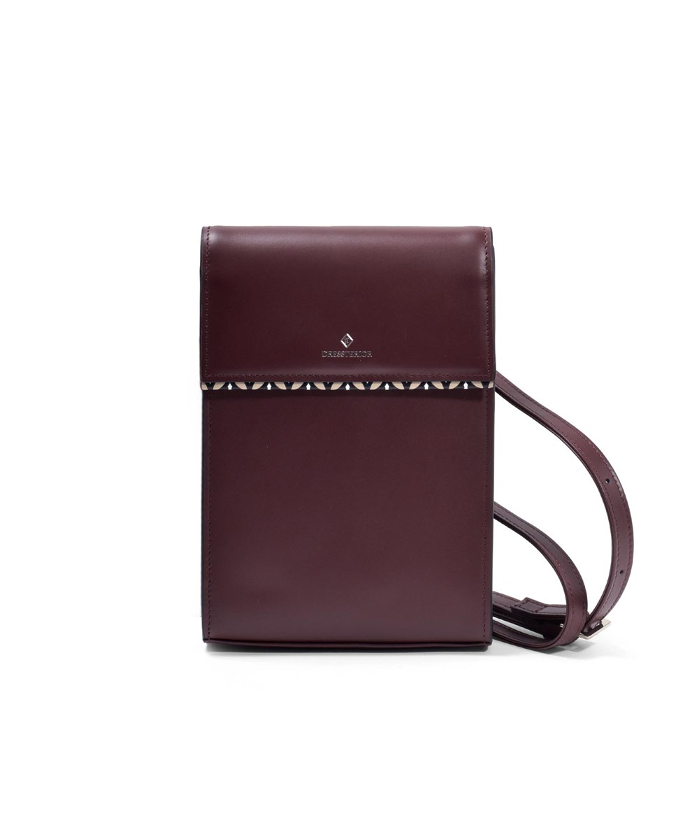 ドレステリア チェスキー レザースマホショルダー