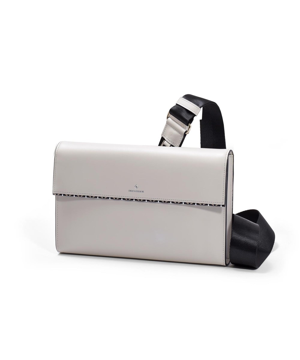 ドレステリア チェスキー 2WAY レザークラッチショルダー