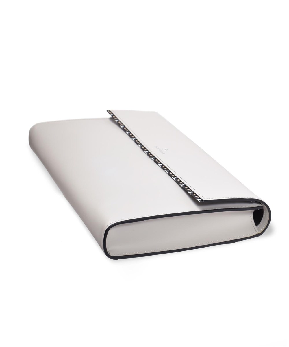 ドレステリア チェスキー 2WAY レザークラッチショルダー