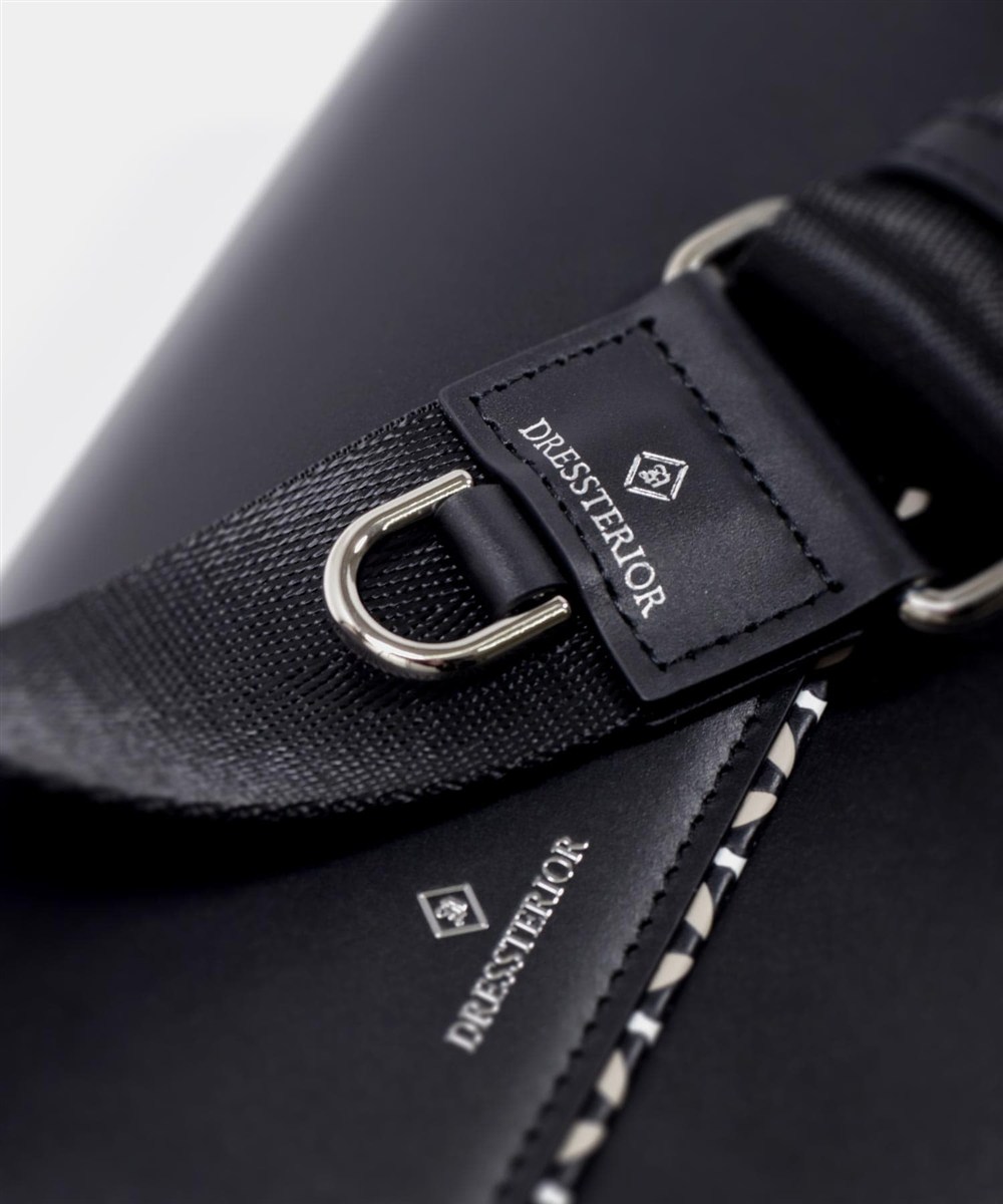 ドレステリア チェスキー 2WAY レザークラッチショルダー