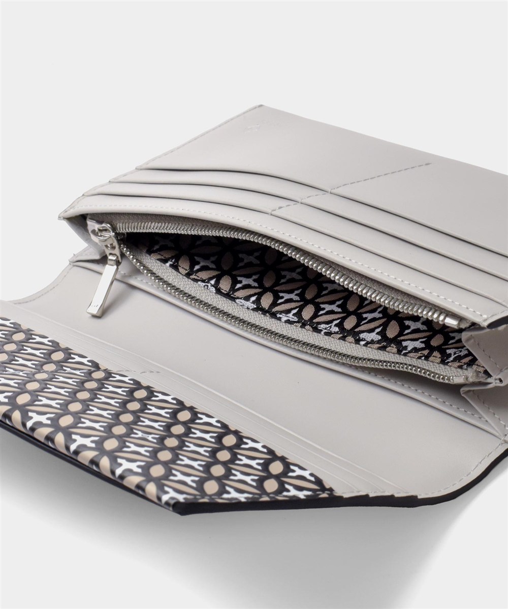 ドレステリア チェスキー かぶせ長財布 カード段18