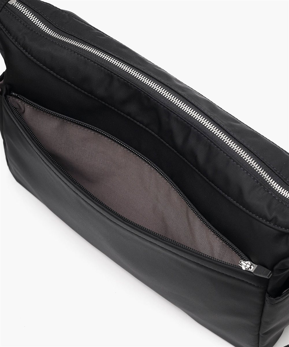 ドレステリア レークランド ショルダーバッグ A4