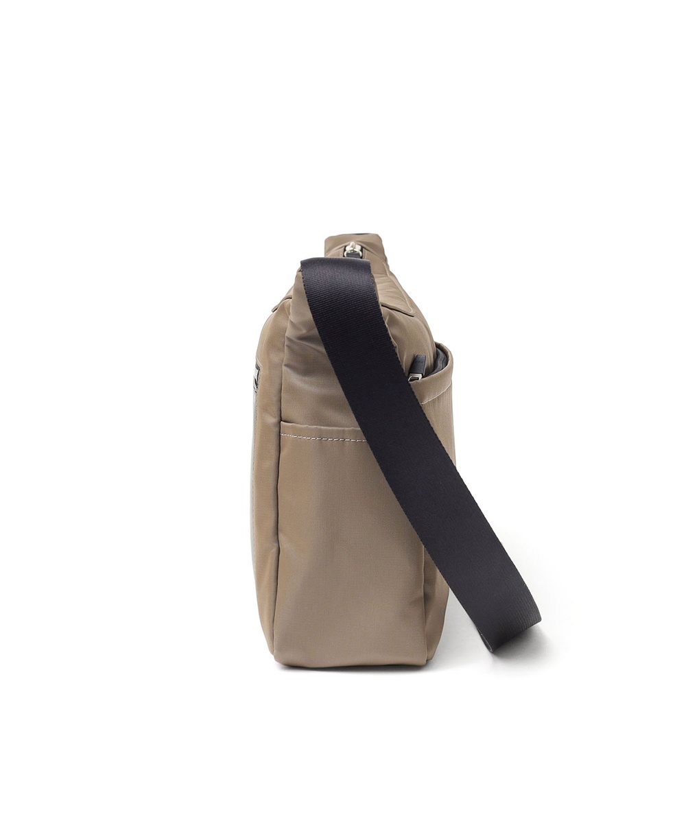 ドレステリア レークランド ショルダーバッグ A4