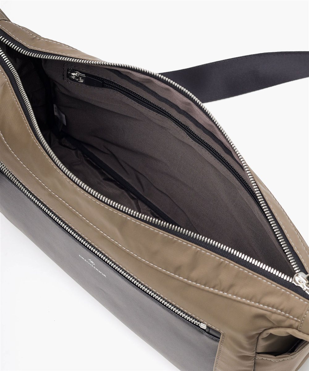 ドレステリア レークランド ショルダーバッグ A4