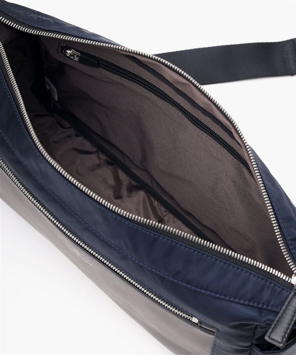 ドレステリア レークランド ショルダーバッグ A4