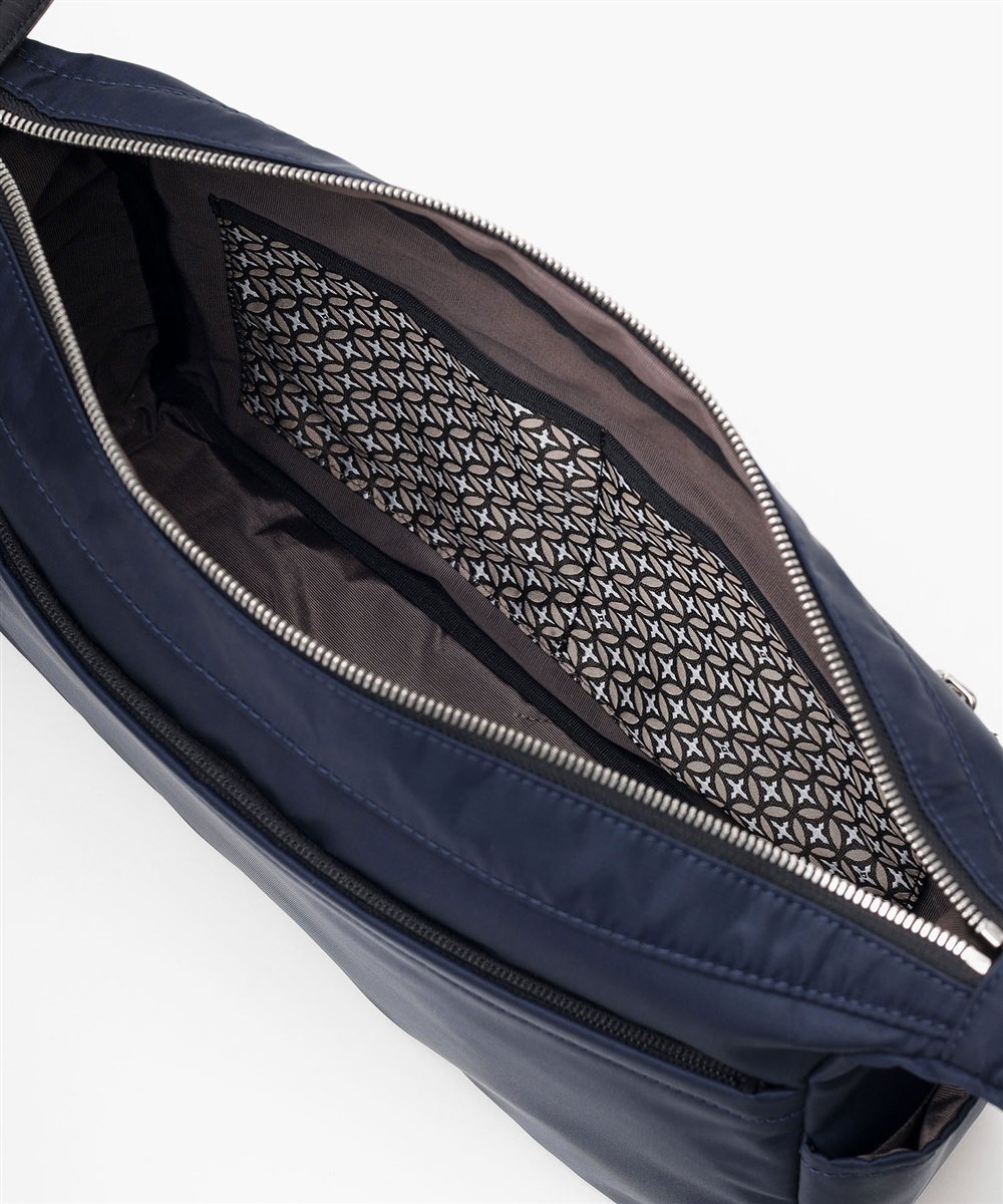 ドレステリア レークランド ショルダーバッグ A4