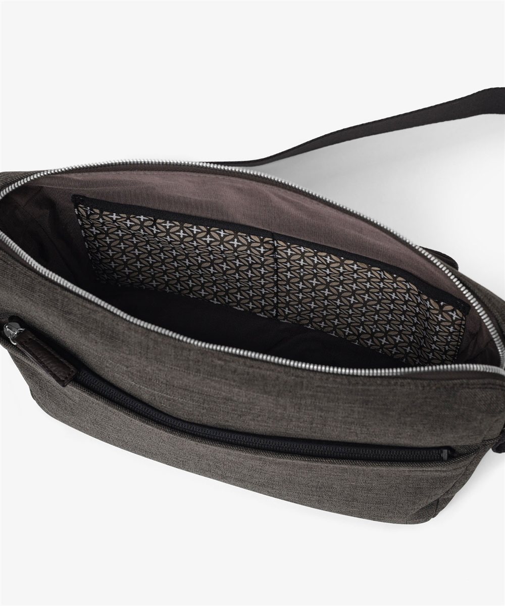 ドレステリア シェルティ ショルダーバッグ B5