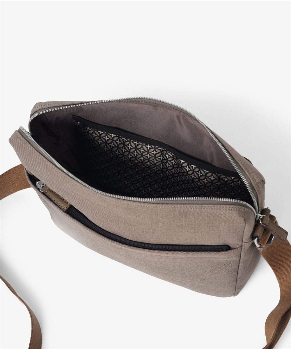 ドレステリア シェルティ ショルダーバッグ B5