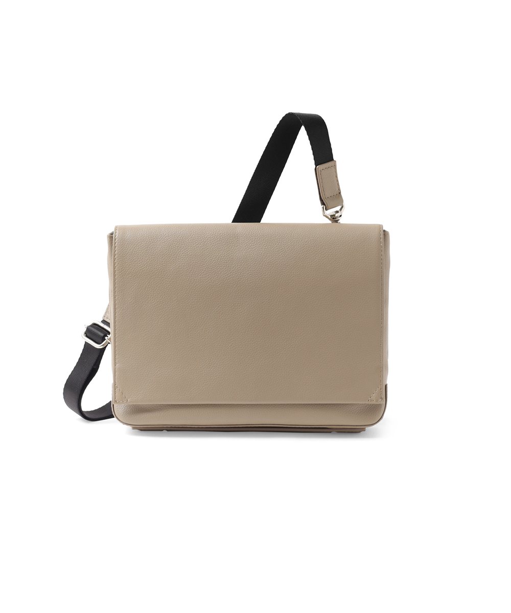 イズイット レニー レザークラッチ兼ショルダーバッグ