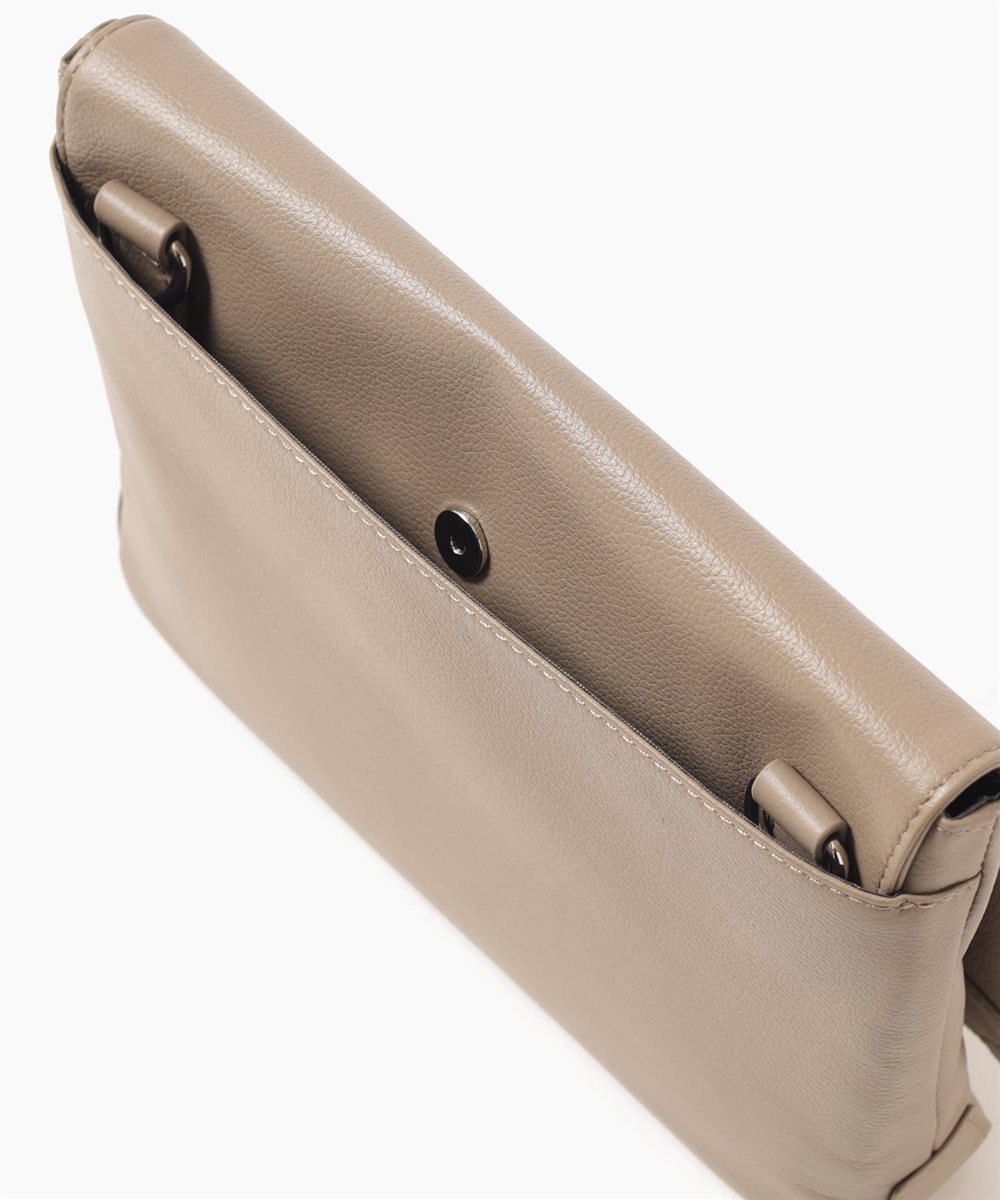 イズイット レニー レザークラッチ兼ショルダーバッグ