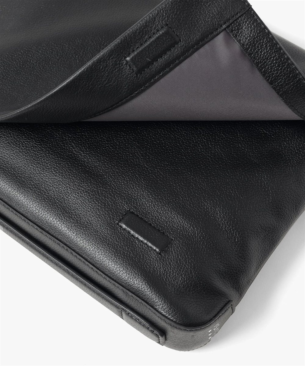 イズイット レニー レザークラッチ兼ショルダーバッグ B5