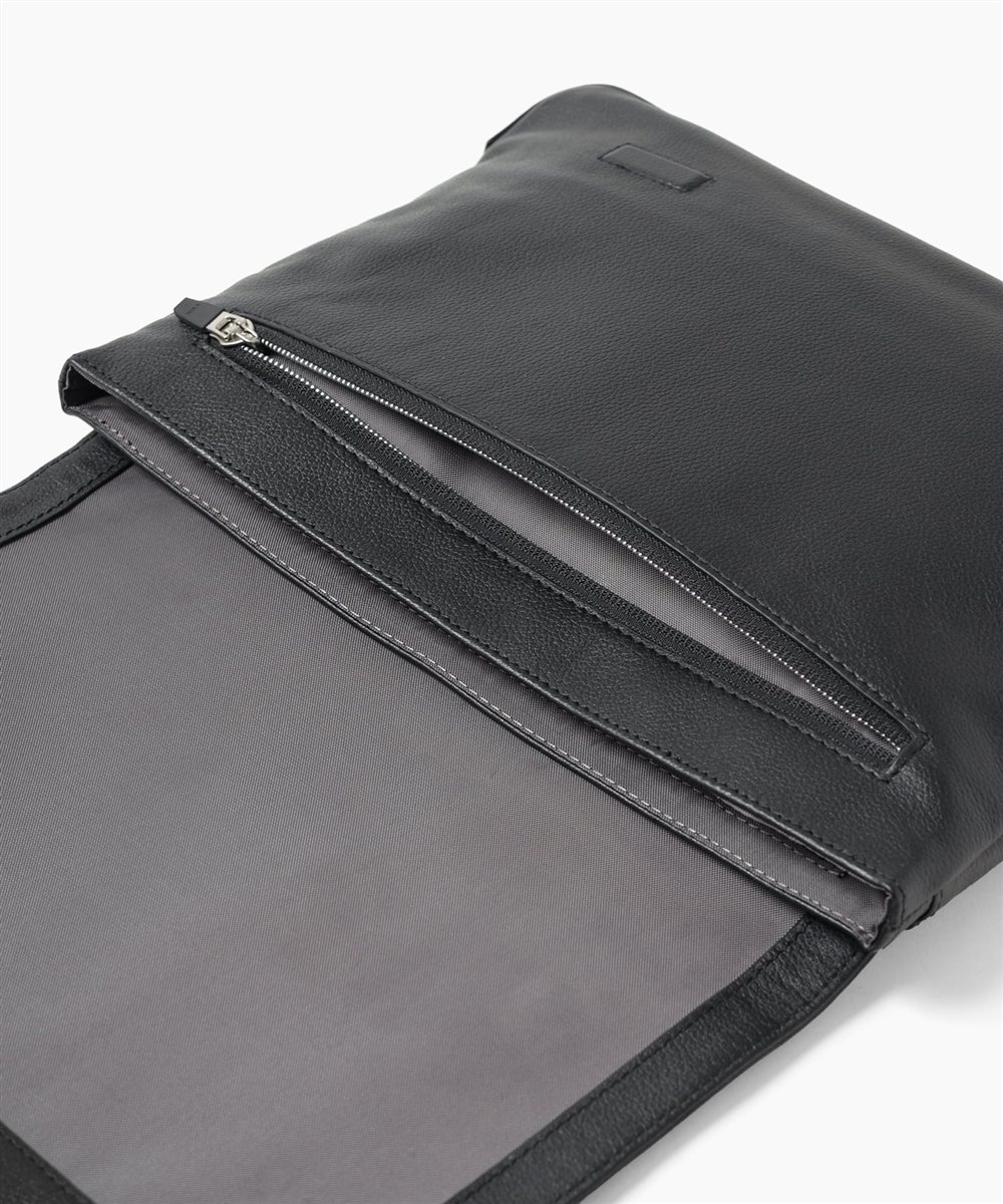 イズイット レニー レザークラッチ兼ショルダーバッグ B5