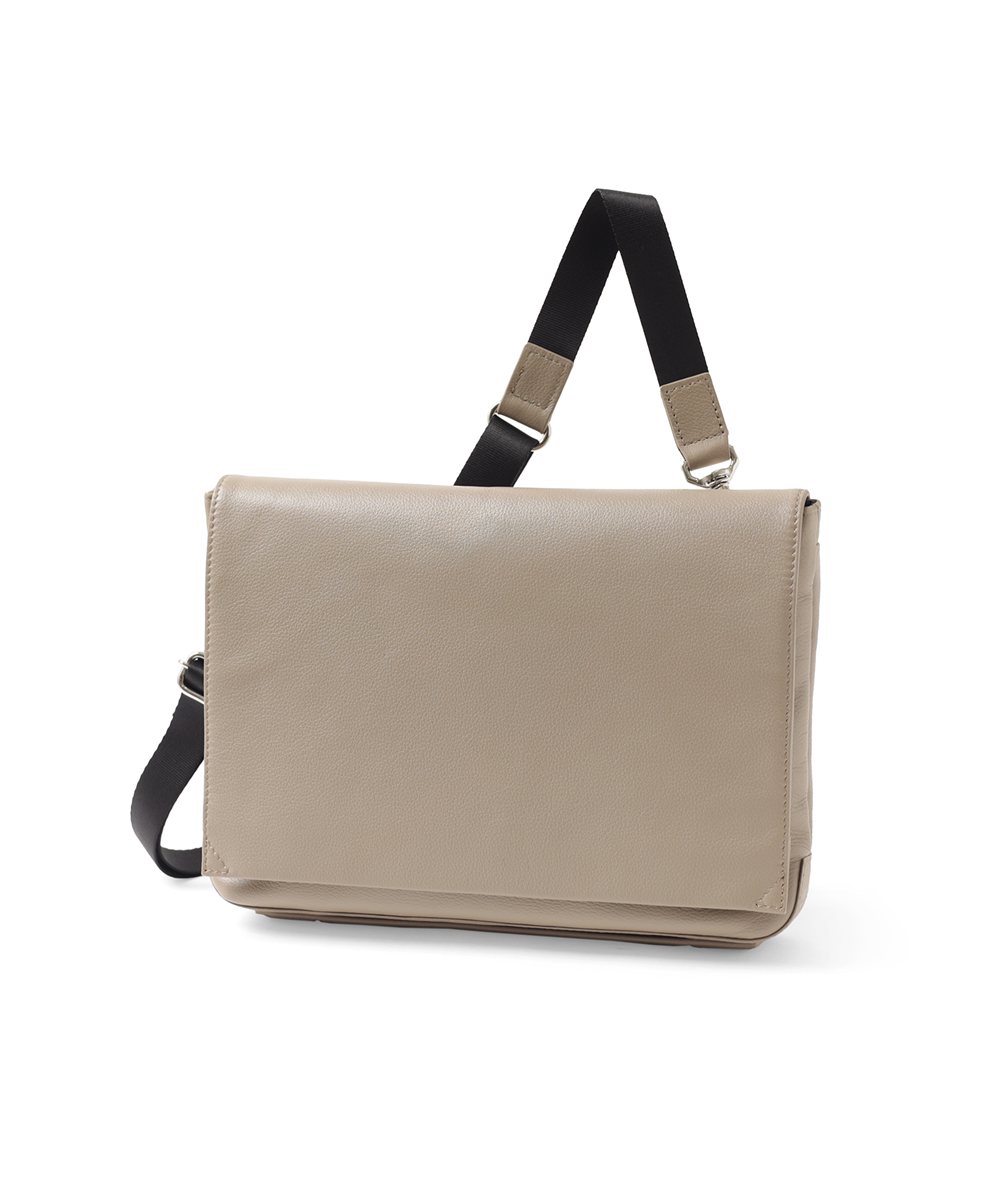 イズイット レニー レザークラッチ兼ショルダーバッグ B5