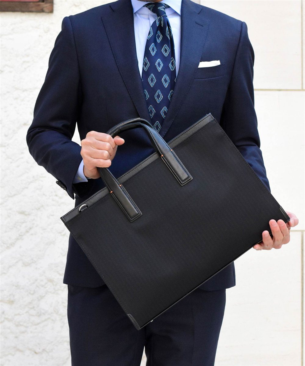 イズイット クラウディア ビジネスバッグ A4