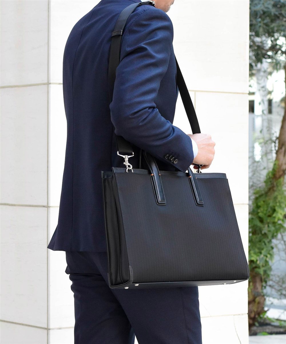 イズイット クラウディア ビジネスバッグ A4