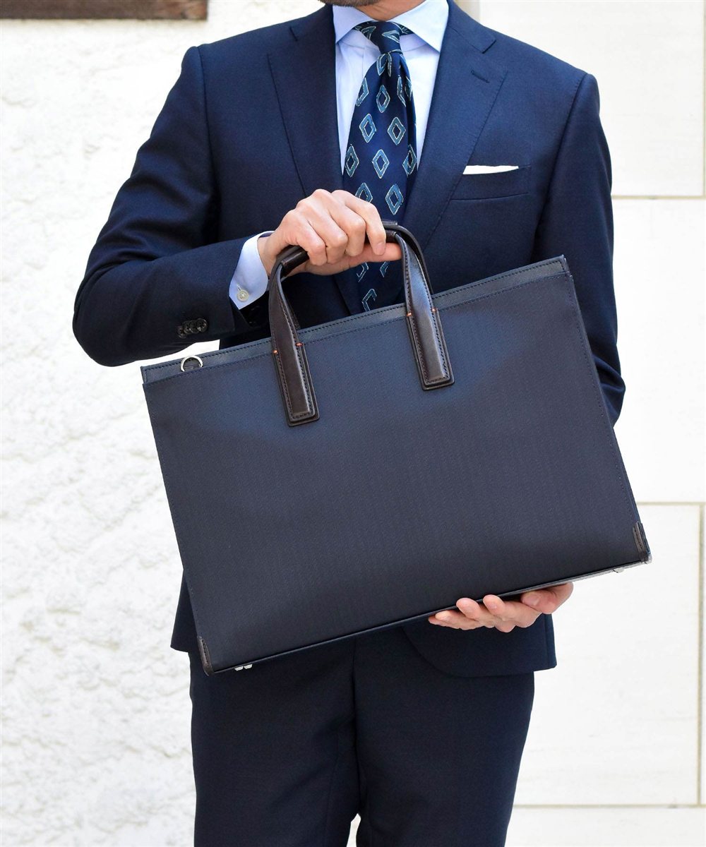 イズイット クラウディア ビジネスバッグ B4