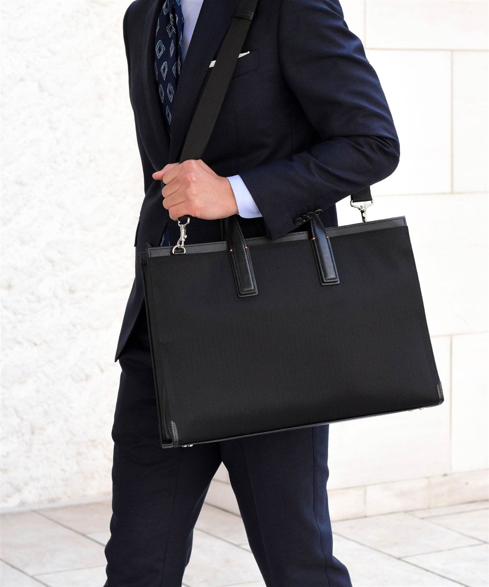 イズイット クラウディア ビジネスバッグ B4