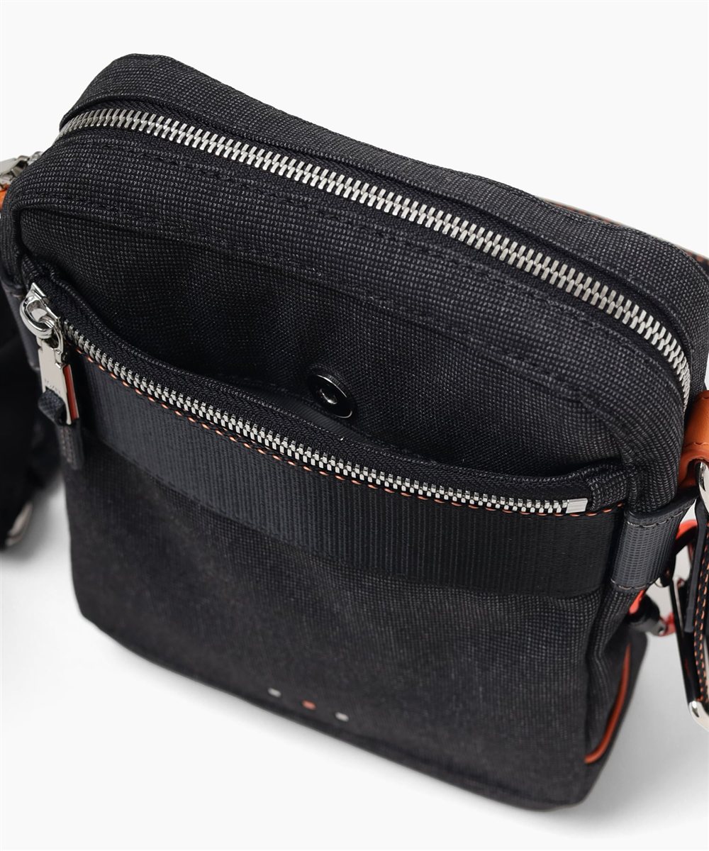 イズイット  ニードル ミニショルダーバッグ タテ型