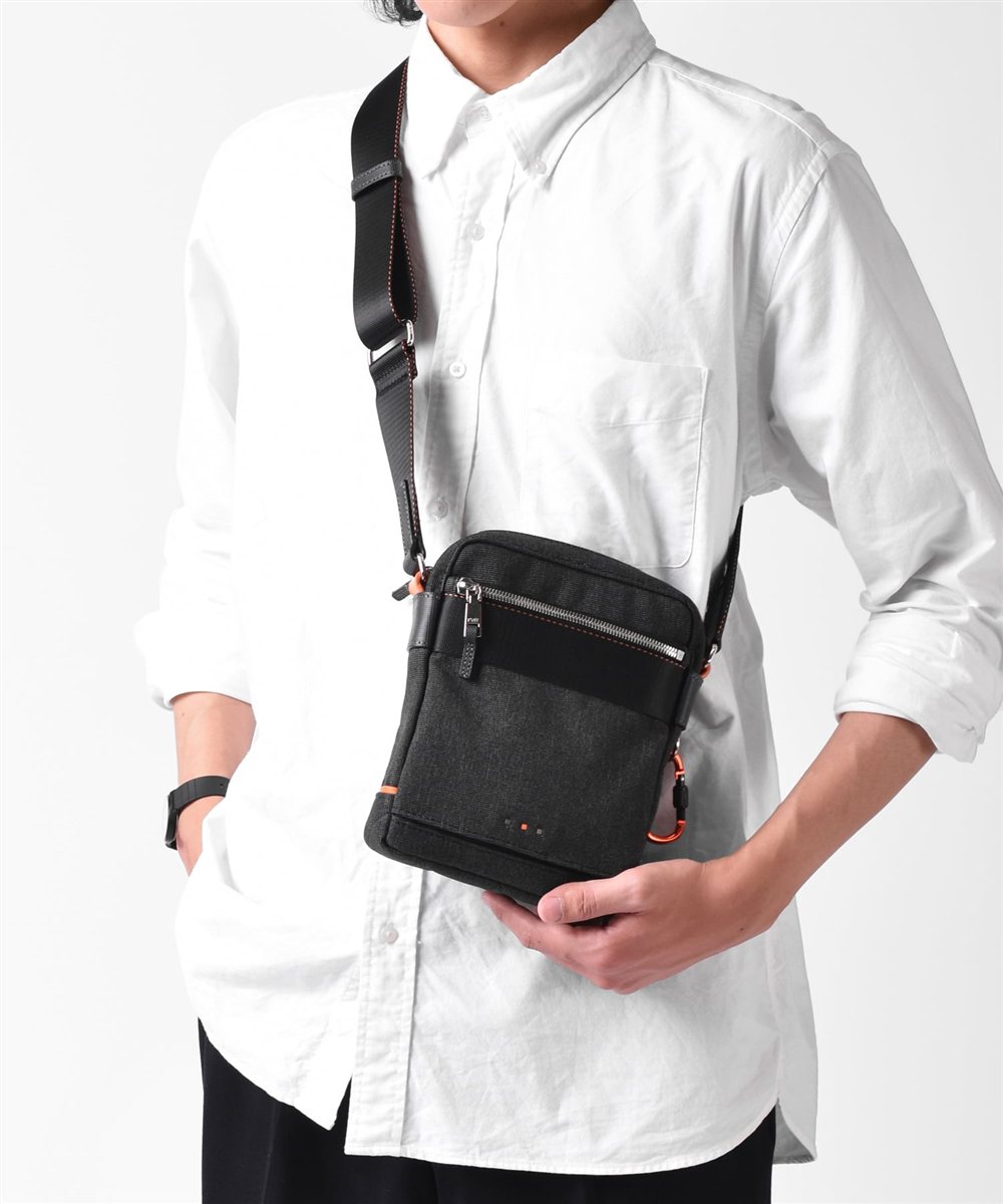 イズイット  ニードル ミニショルダーバッグ タテ型