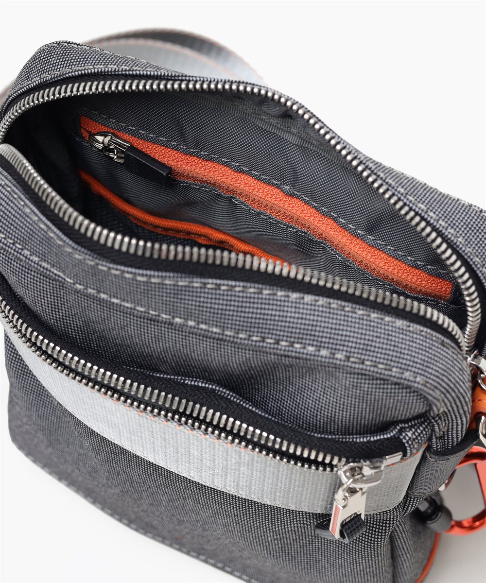 イズイット  ニードル ミニショルダーバッグ タテ型