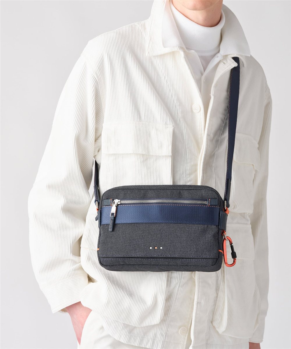 イズイット ニードル ミニショルダーバッグ ヨコ型