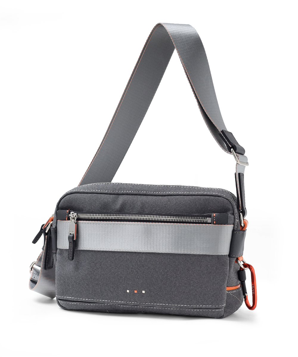 イズイット ニードル ミニショルダーバッグ ヨコ型