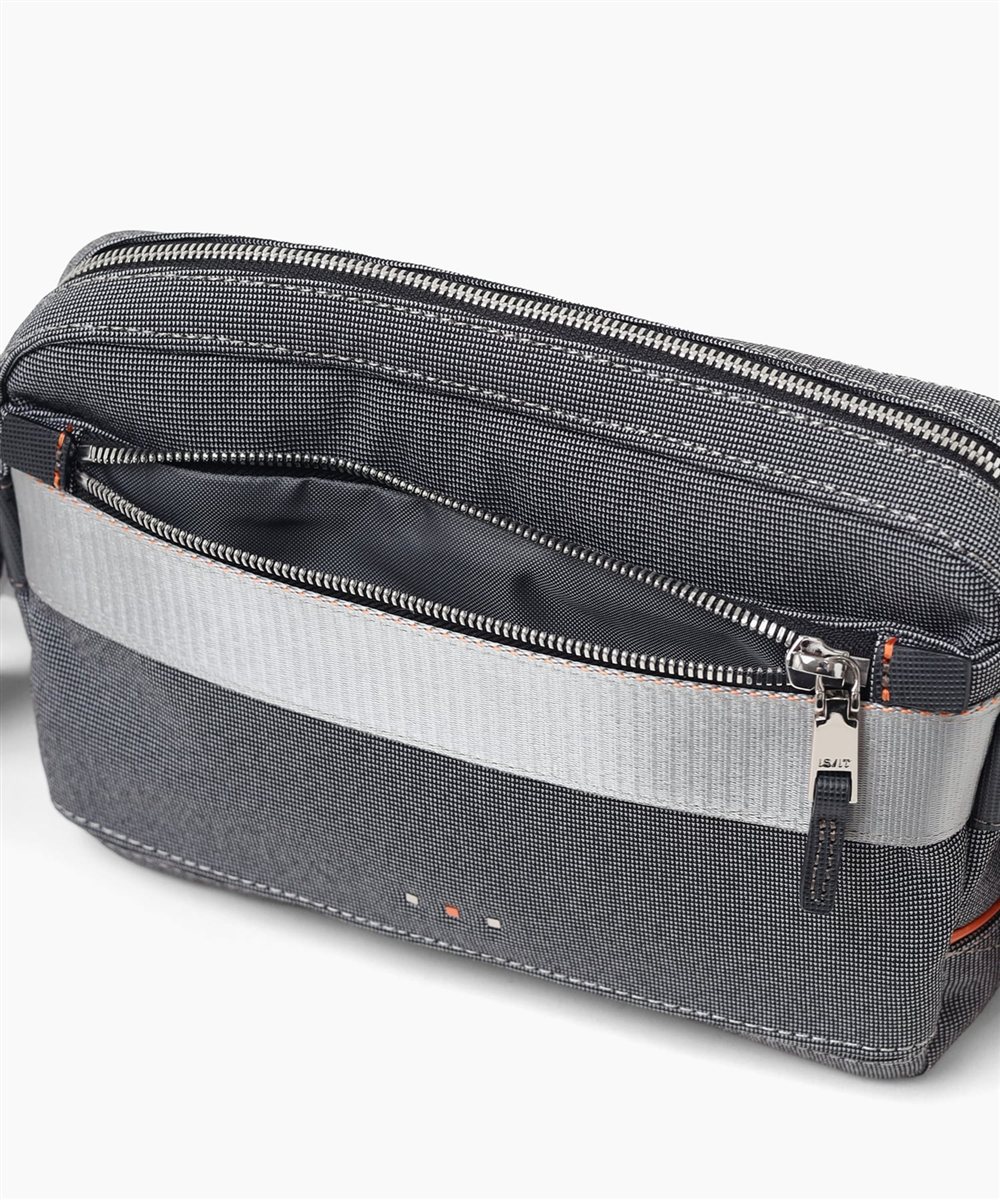 イズイット ニードル ミニショルダーバッグ ヨコ型