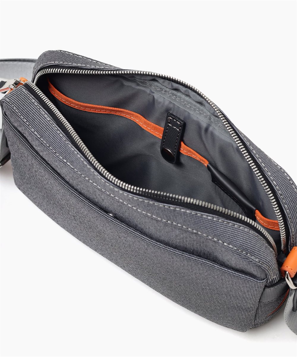 イズイット ニードル ミニショルダーバッグ ヨコ型