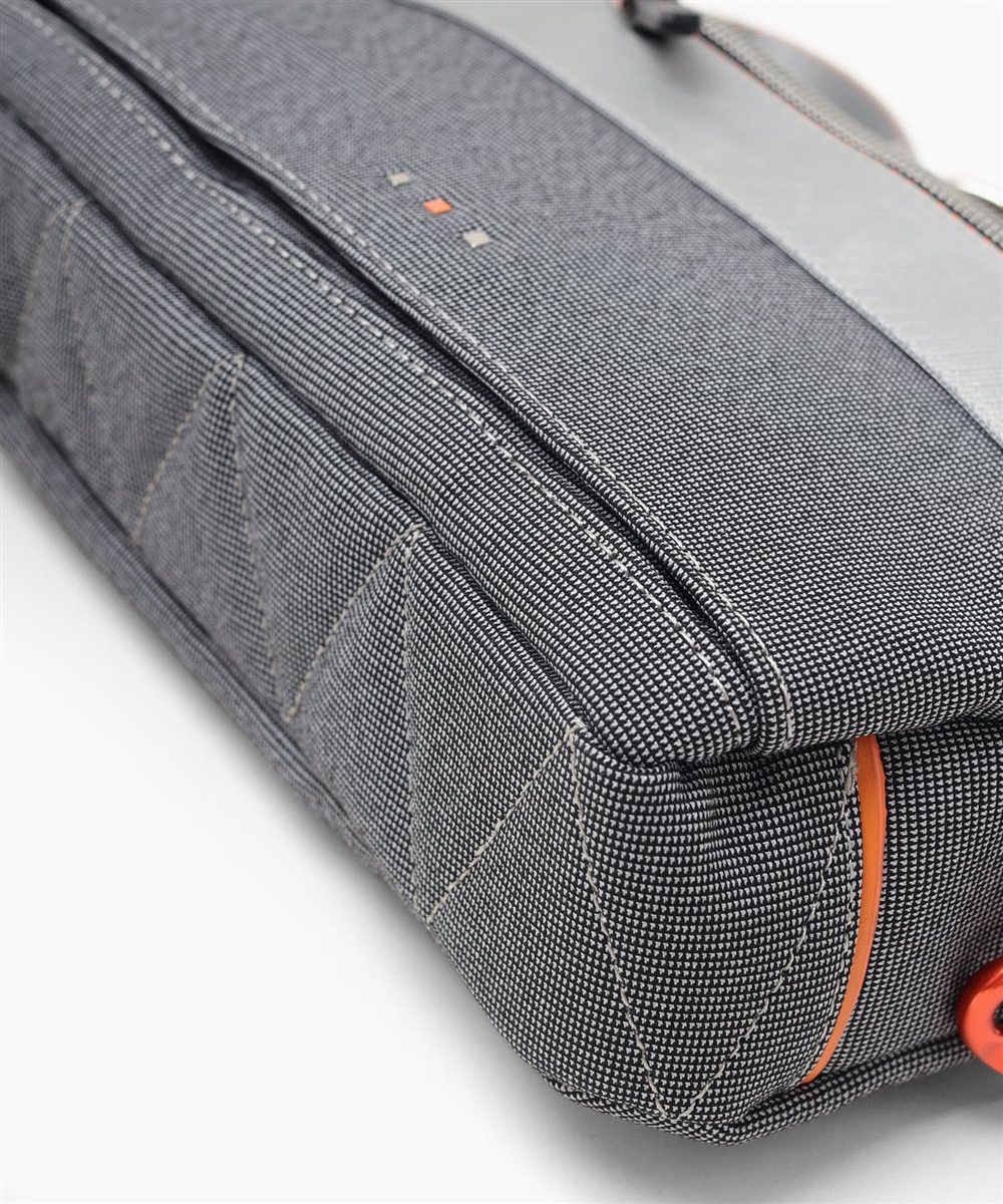 イズイット ニードル ミニショルダーバッグ ヨコ型