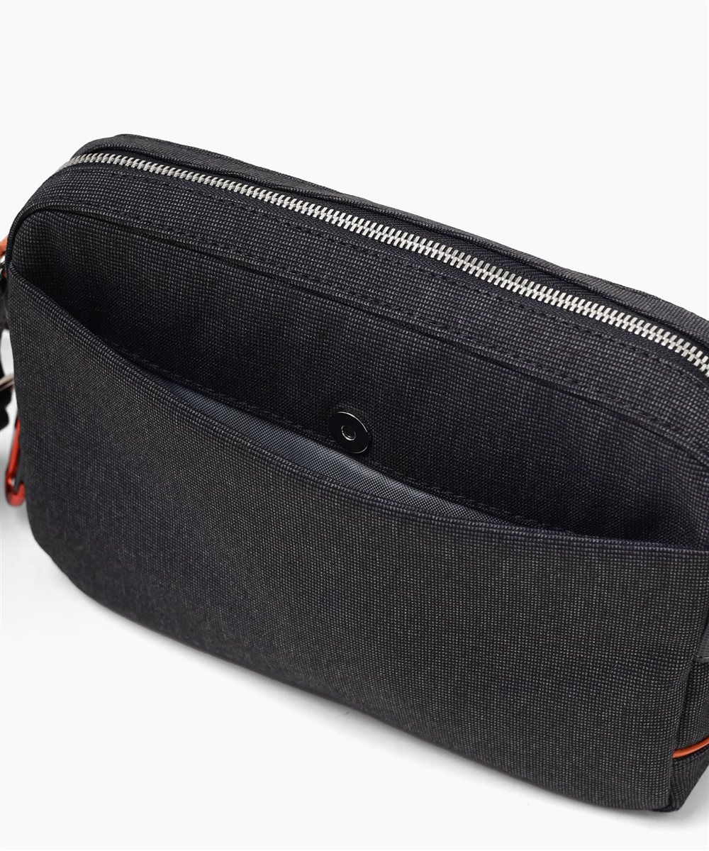 イズイット ニードル ミニショルダーバッグ ヨコ型