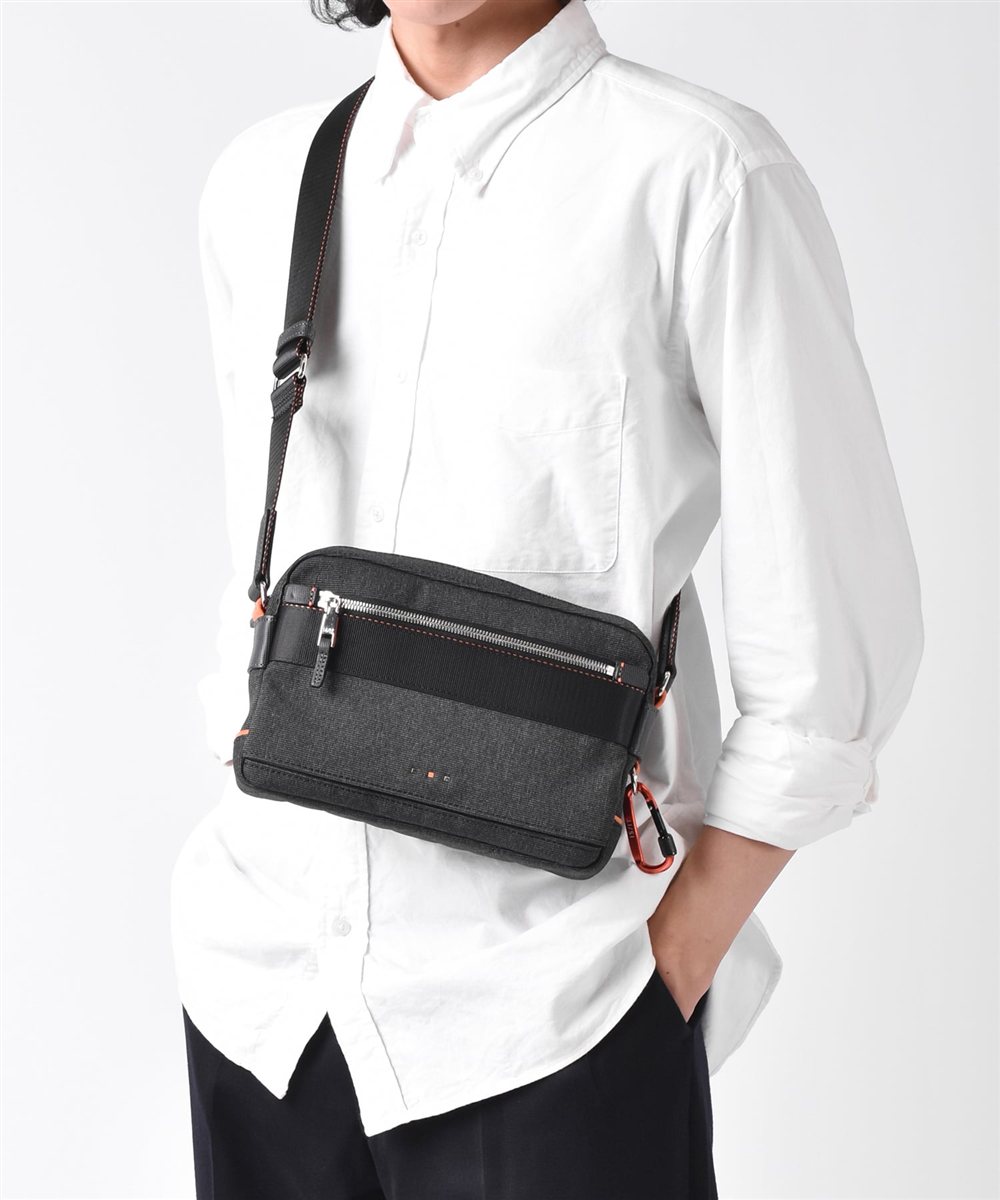 イズイット ニードル ミニショルダーバッグ ヨコ型