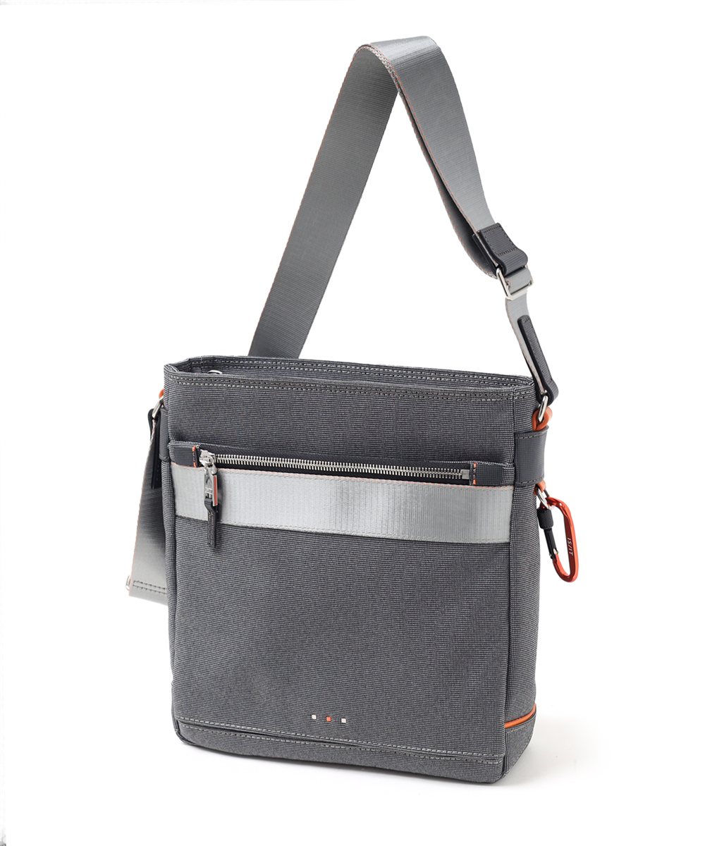 イズイット ニードル ショルダーバッグ