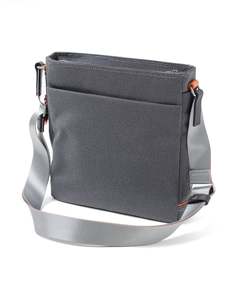 イズイット ニードル ショルダーバッグ