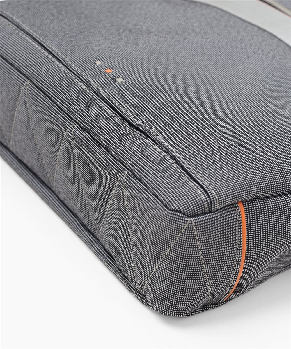 イズイット ニードル ショルダーバッグ