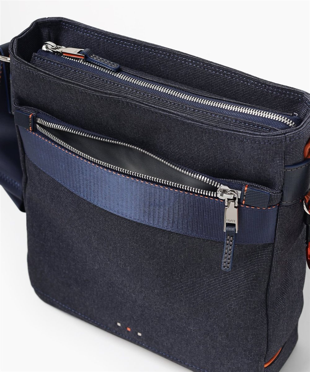 イズイット ニードル ショルダーバッグ