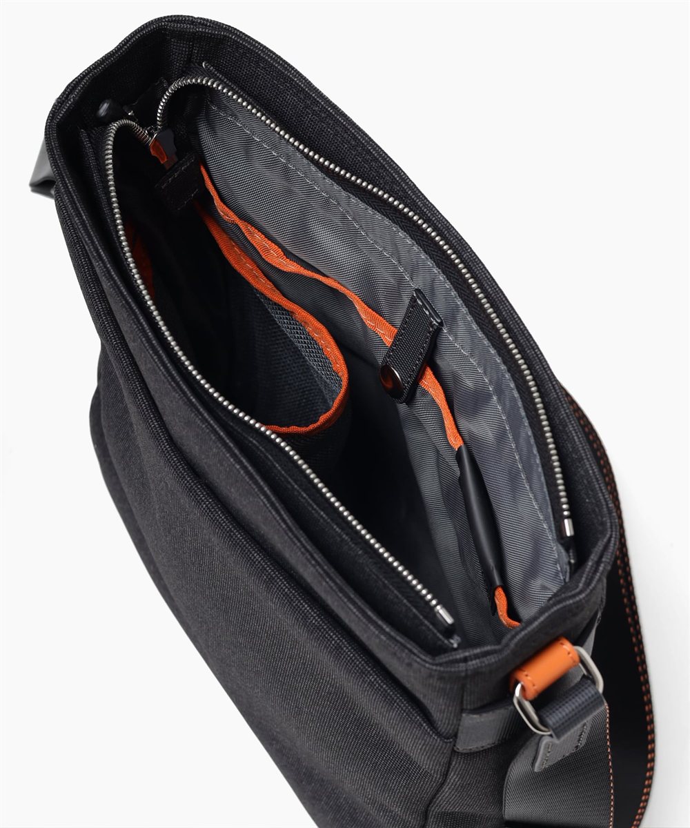 イズイット ニードル ショルダーバッグ