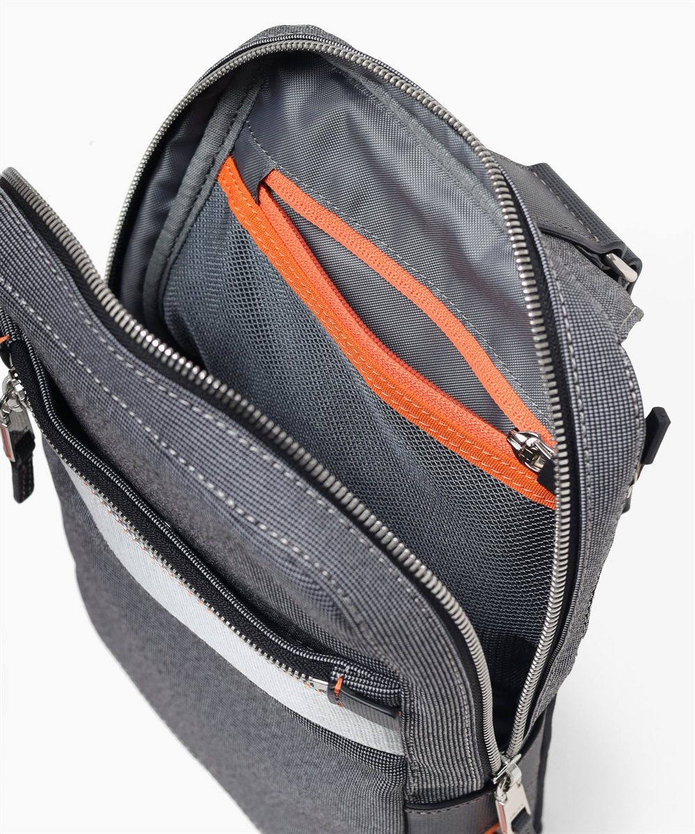 イズイット ニードル ワンショルダーバッグ