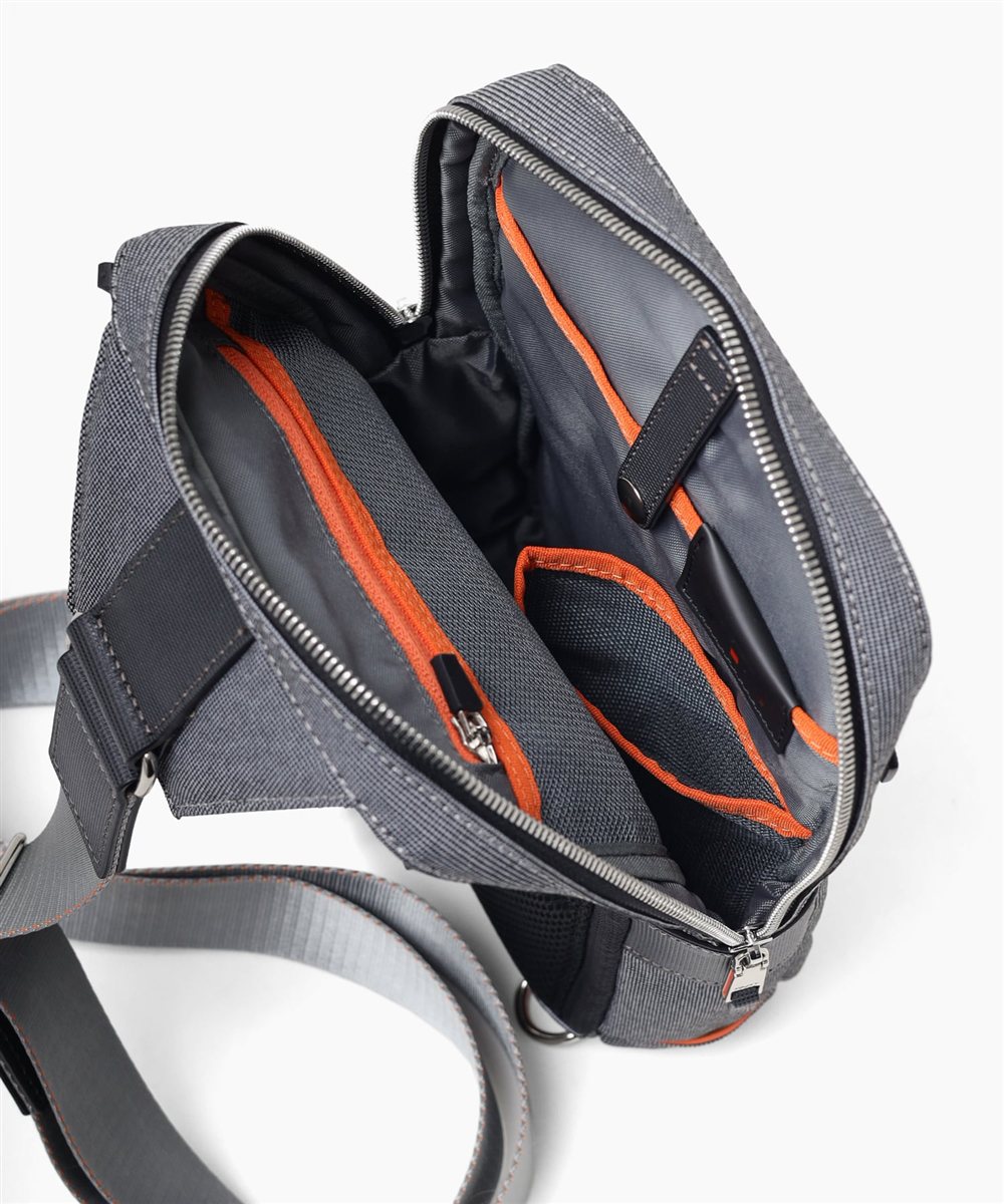 イズイット ニードル ワンショルダーバッグ