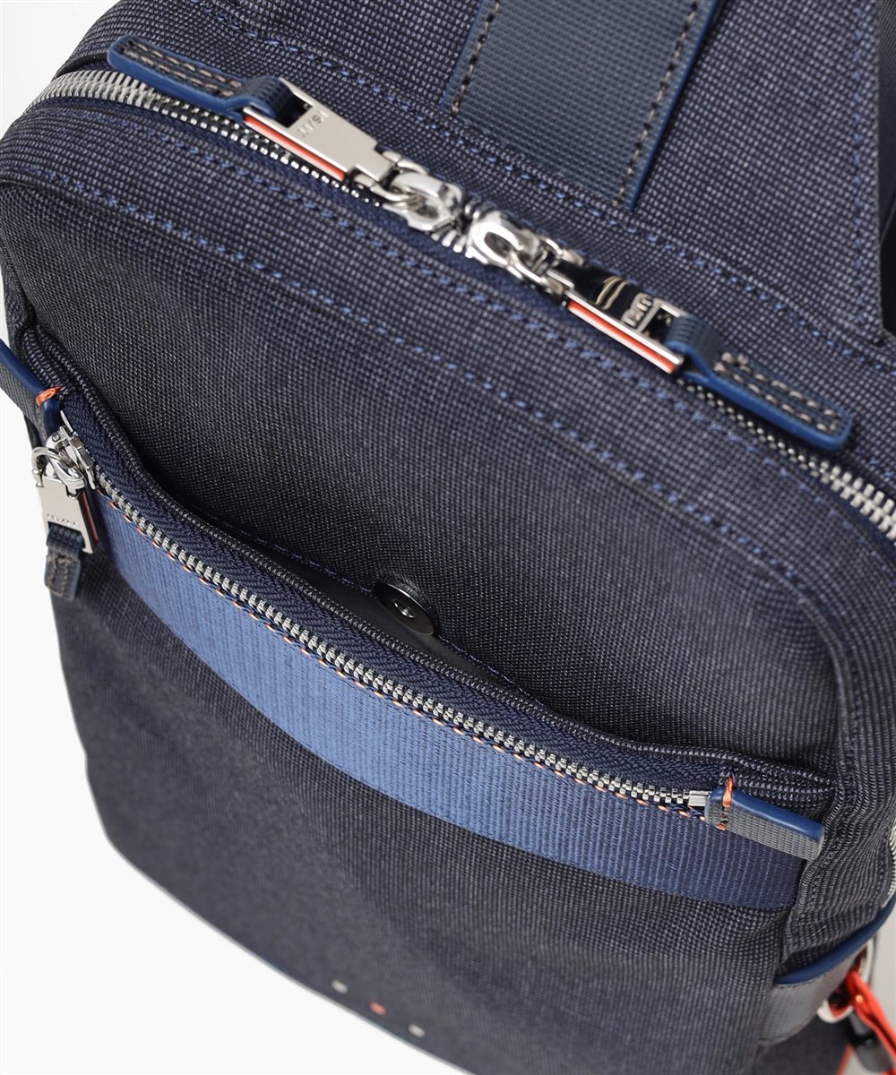 イズイット ニードル ワンショルダーバッグ