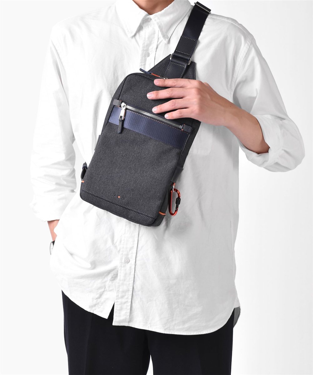 イズイット ニードル ワンショルダーバッグ