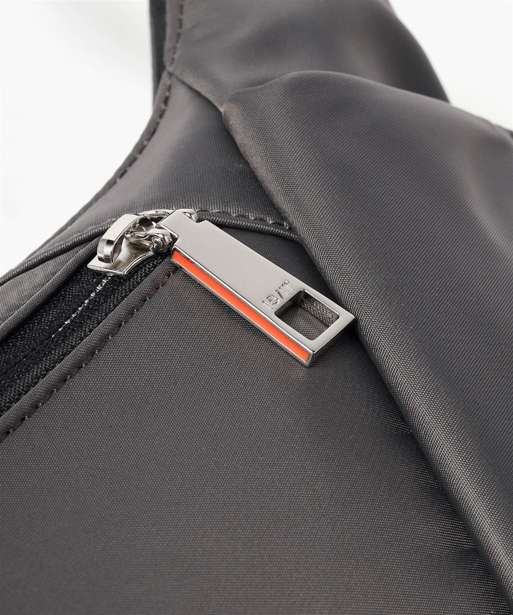 イズイット ボトカ ショルダーバッグ B5