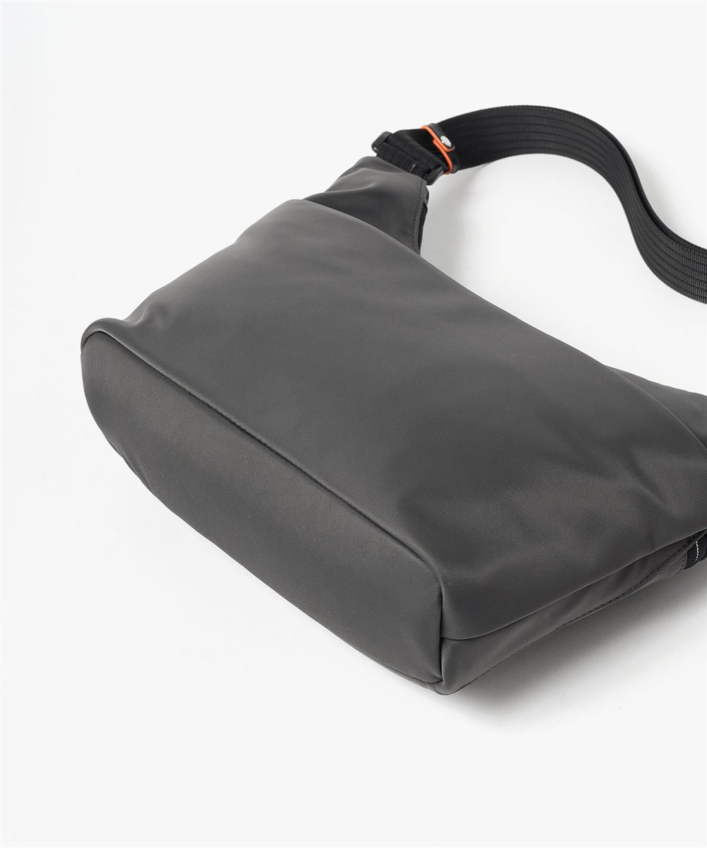 イズイット ボトカ ショルダーバッグ B5