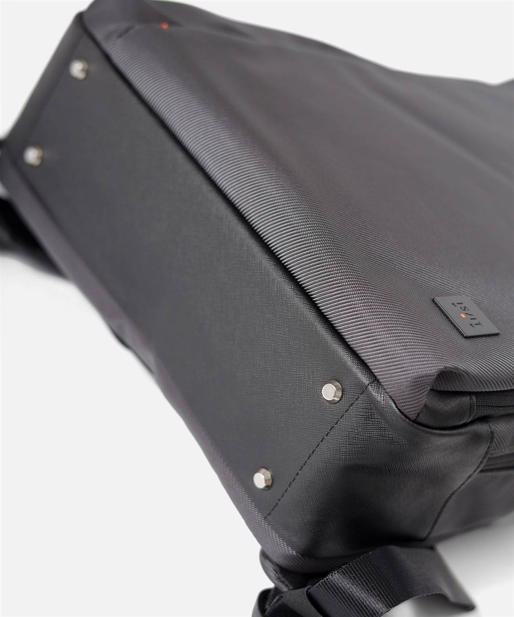 イズイット ラップトップII ビジネスリュック B4 2層