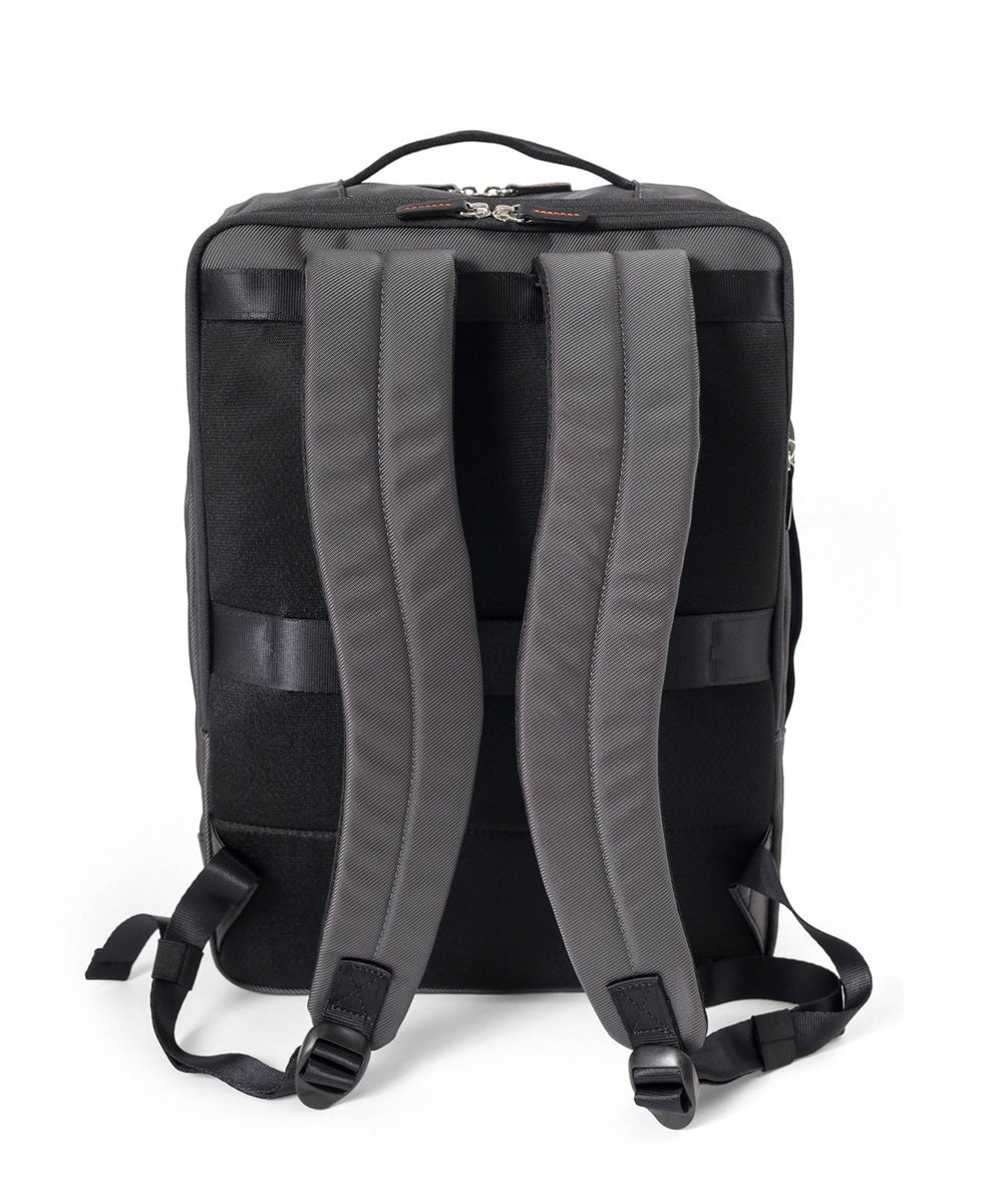 イズイット ラップトップII リュック B4 エキスパンダブル 2層【2025年秋 / TBS 金曜ドラマ使用商品】