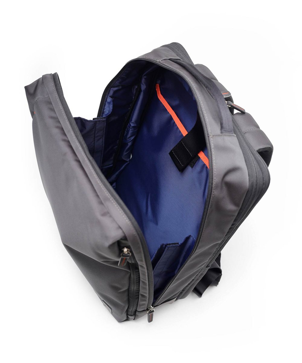 イズイット ラップトップII リュック B4 エキスパンダブル 2層【2025年秋 / TBS 金曜ドラマ使用商品】